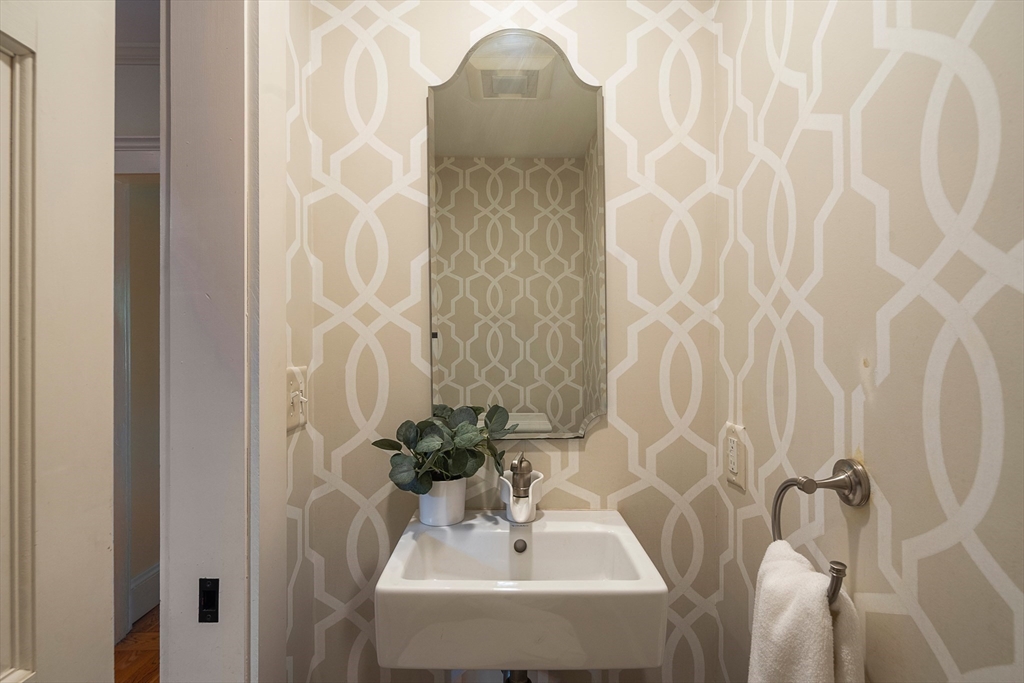 46 Randlett Park, Newton, MA Photo #8