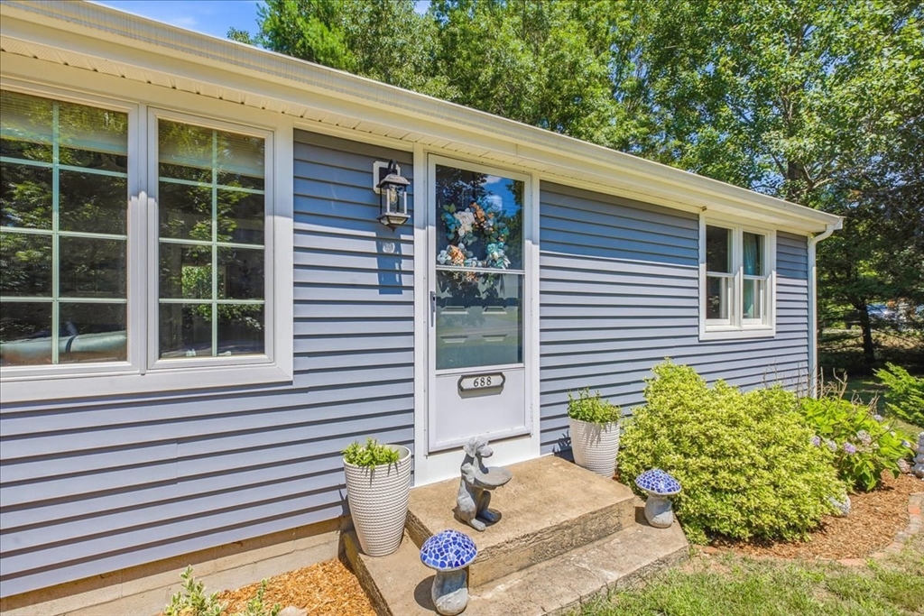 688 Plymouth St, Middleboro, MA Photo #4
