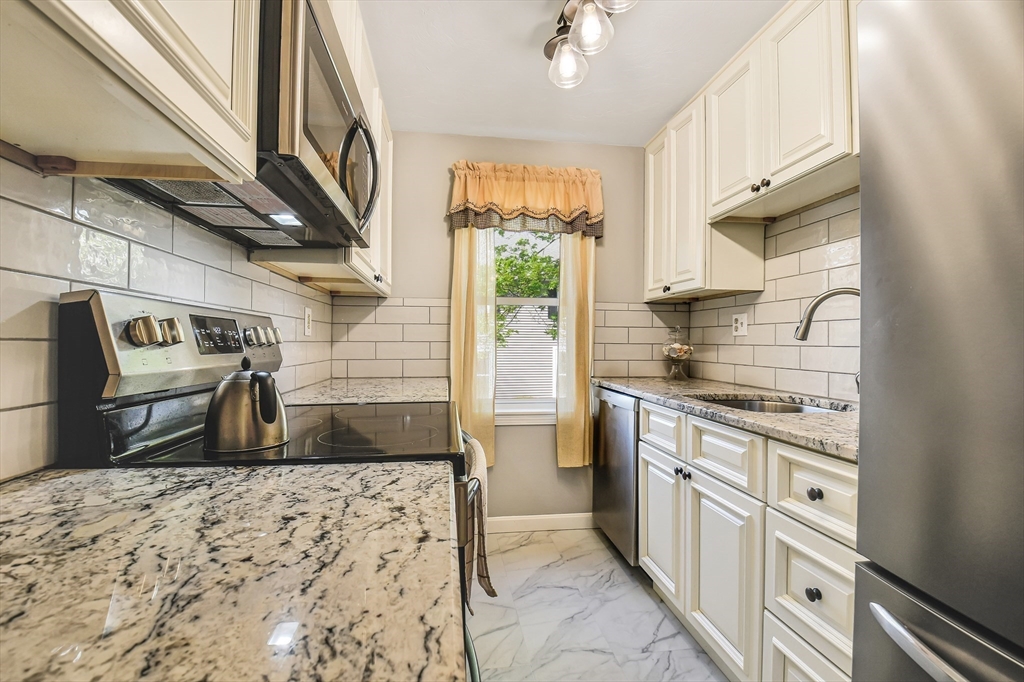 120 Olde Colonial Dr #6, Gardner, MA Photo #3