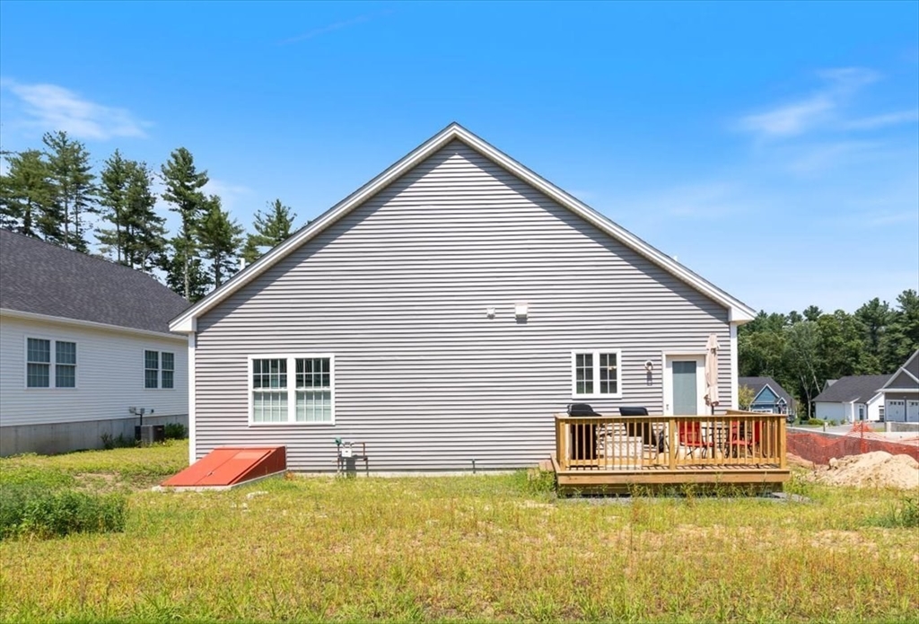 Pelham, New Hampshire 03076, United States, 2 Bedrooms Bedrooms, ,2 BathroomsBathrooms,Residential,Active,241006