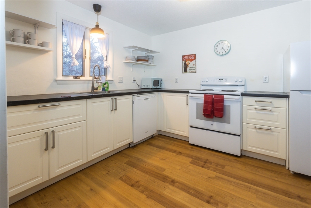 12 Woodrise Rd #12, Falmouth, MA Photo #8