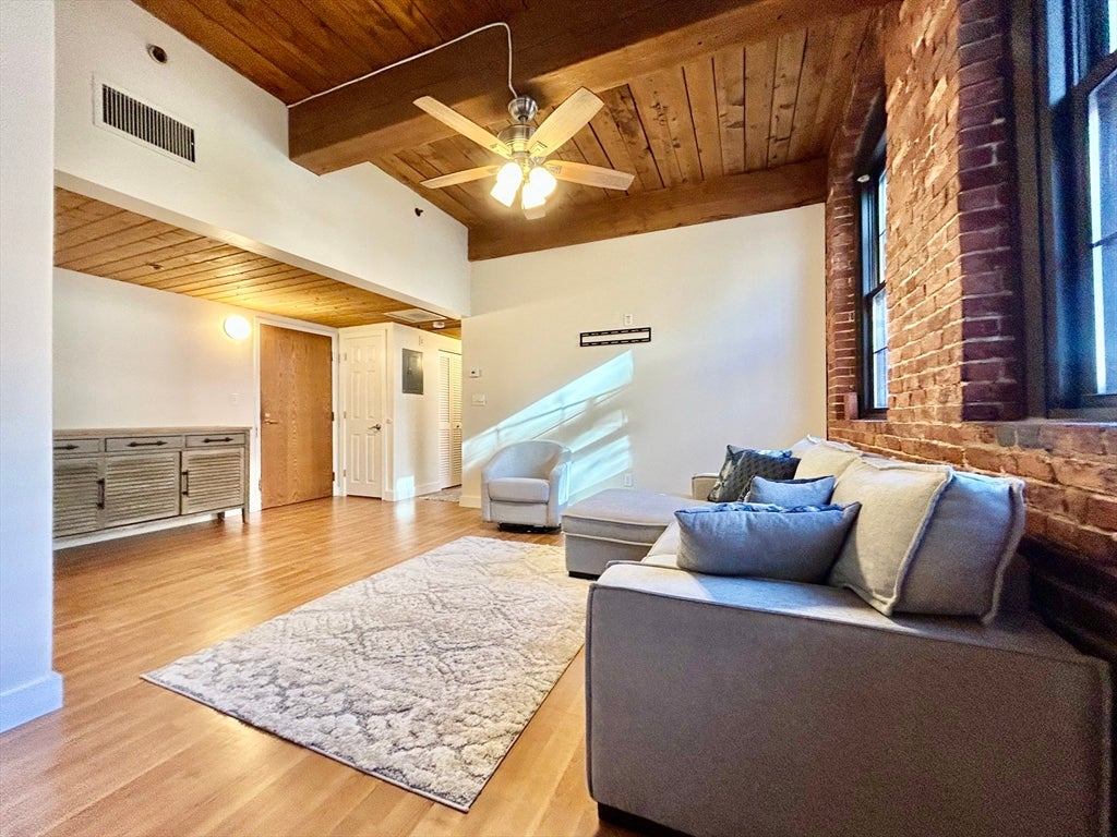 50 Rantoul St #308, Beverly, MA Photo #4