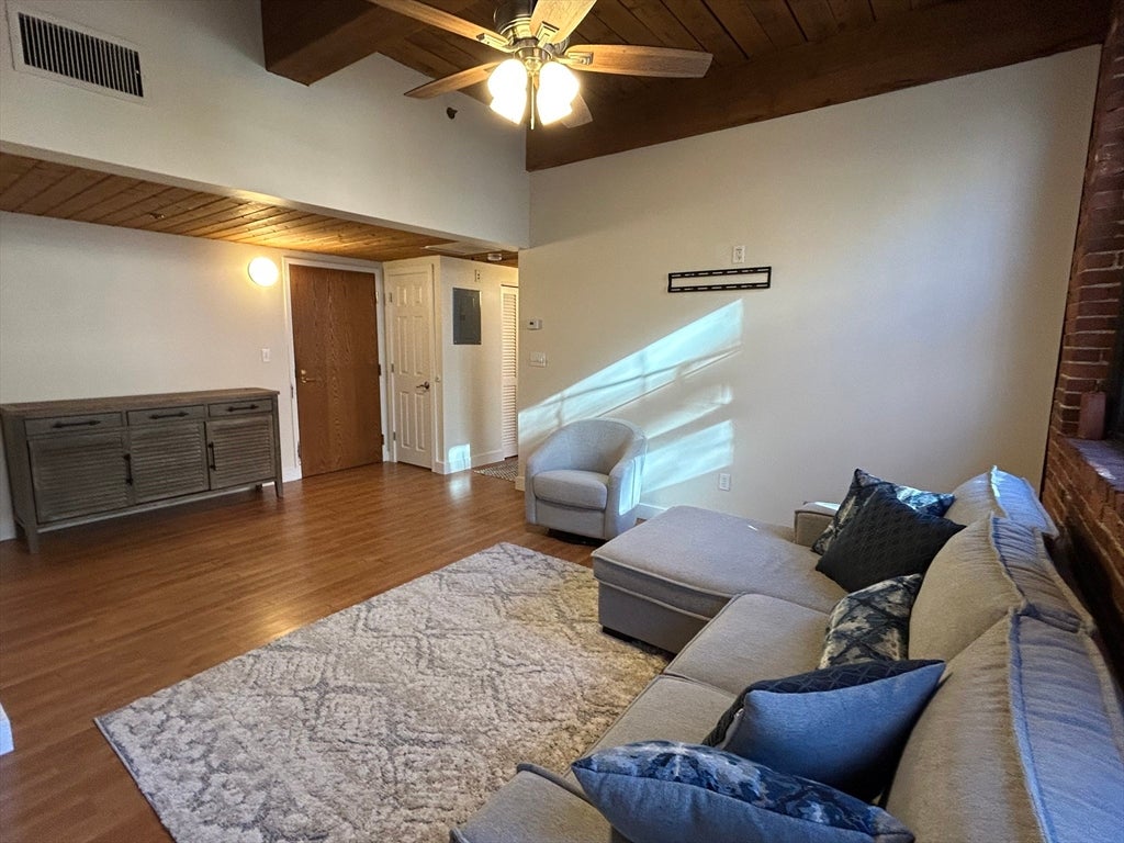 50 Rantoul St #308, Beverly, MA Photo #2