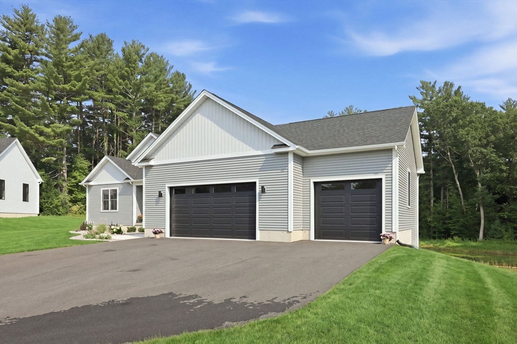17 Silvergrass Ln, Southwick, MA Photo #2