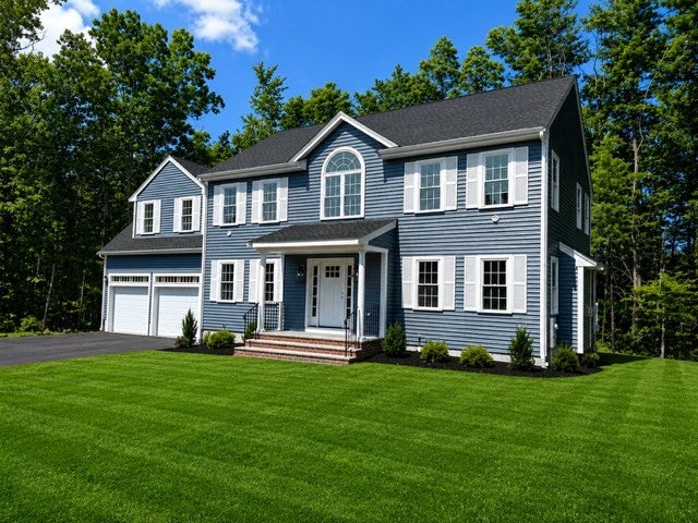 4 Clarendon Circle, Holbrook, MA Photo #1