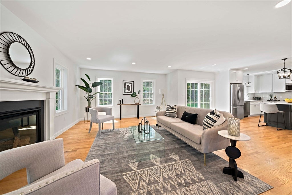 4 Clarendon Circle, Holbrook, MA Photo #11
