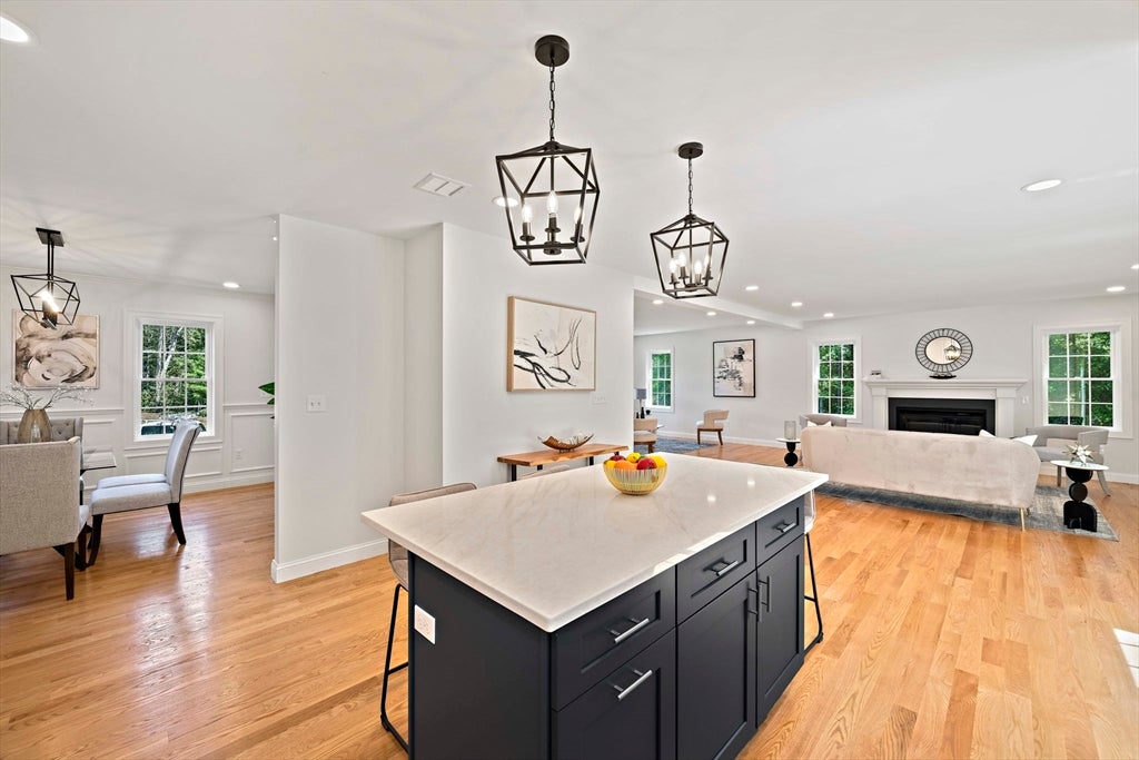 4 Clarendon Circle, Holbrook, MA Photo #6