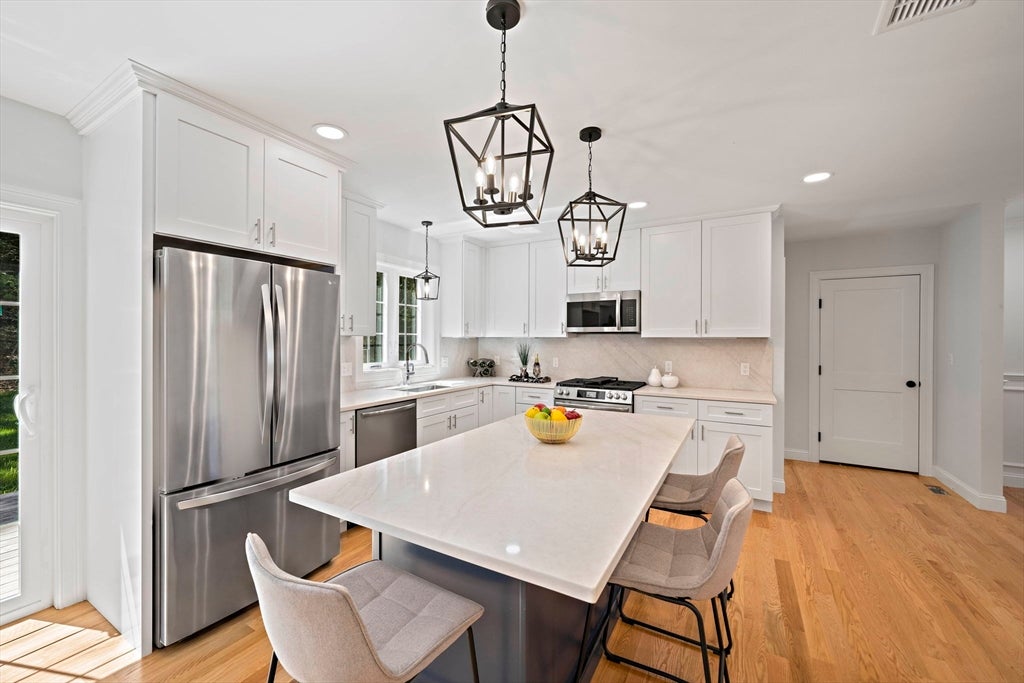 4 Clarendon Circle, Holbrook, MA Photo #3