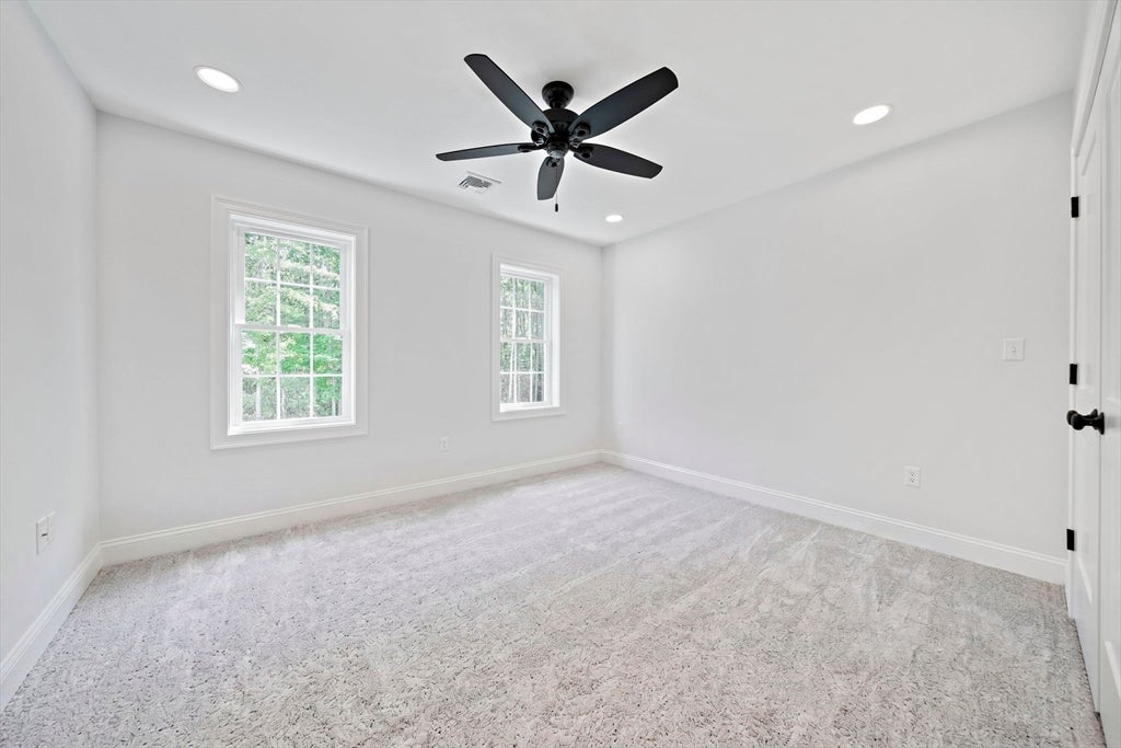 4 Clarendon Circle, Holbrook, MA Photo #24