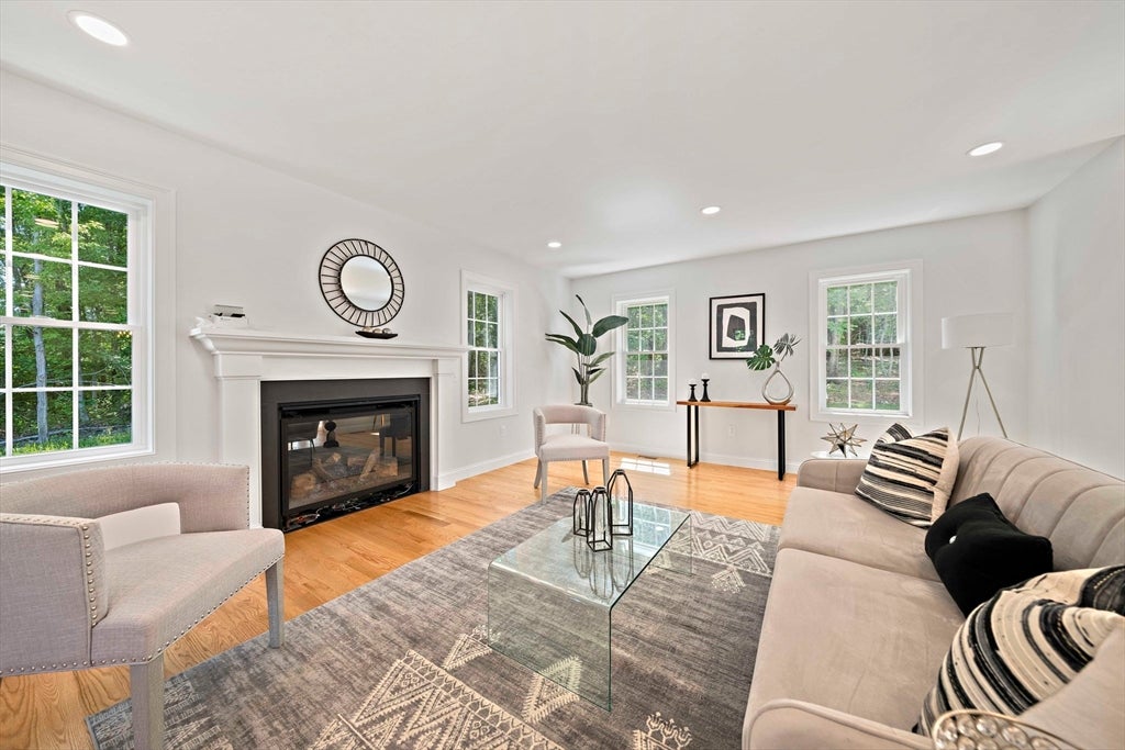 4 Clarendon Circle, Holbrook, MA Photo #12