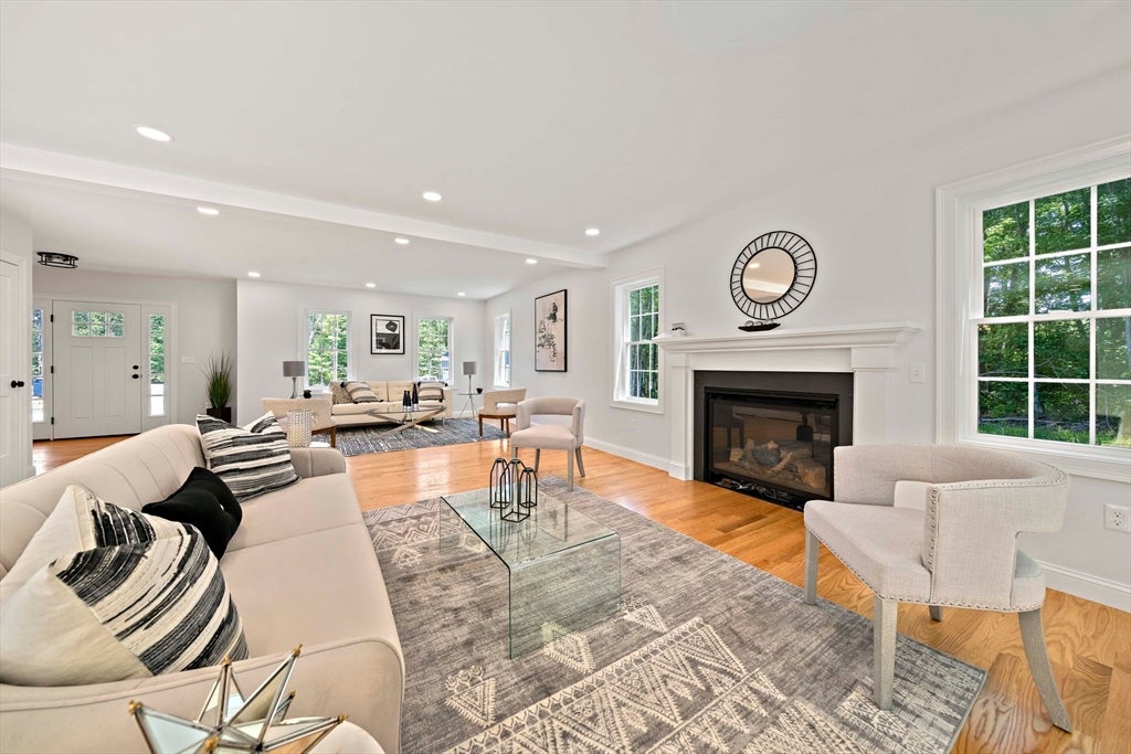 4 Clarendon Circle, Holbrook, MA Photo #13
