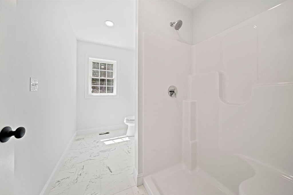 4 Clarendon Circle, Holbrook, MA Photo #14