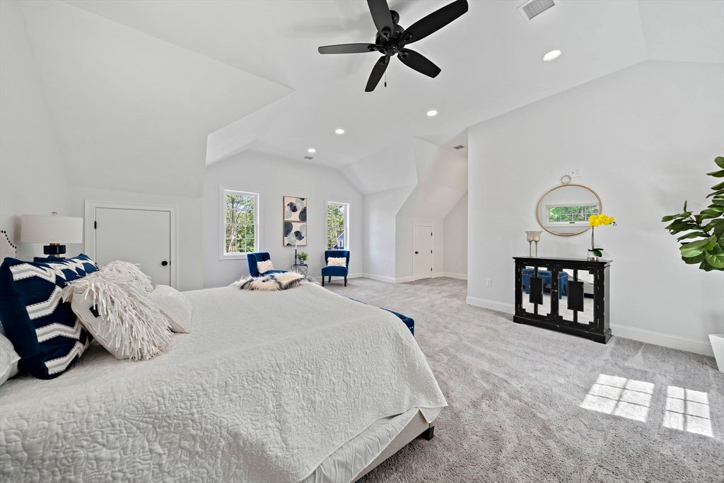 4 Clarendon Circle, Holbrook, MA Photo #18