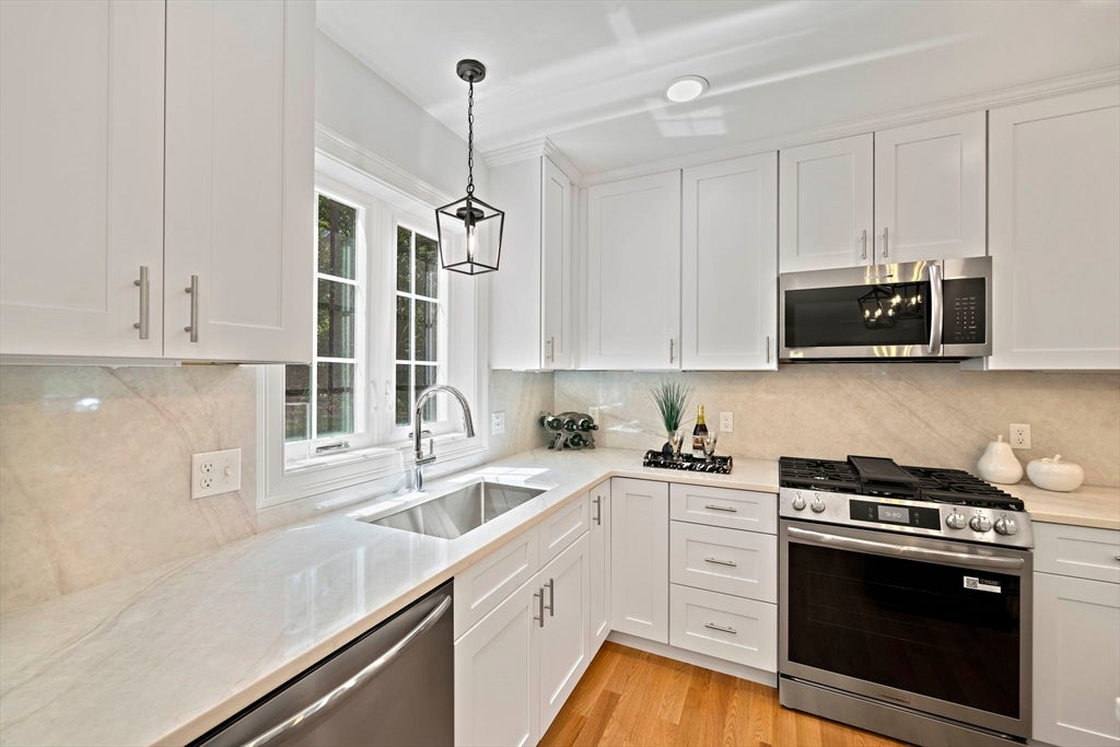 4 Clarendon Circle, Holbrook, MA Photo #5