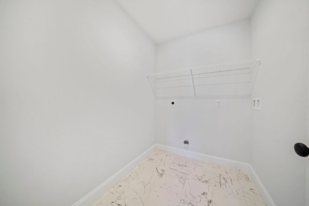 4 Clarendon Circle, Holbrook, MA Photo #23