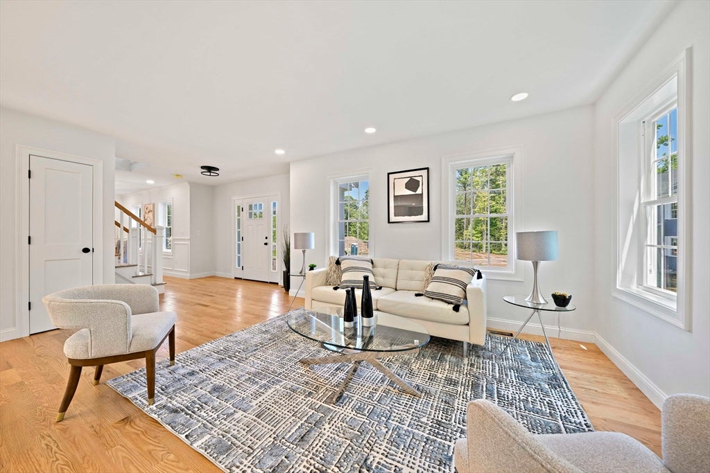 4 Clarendon Circle, Holbrook, MA Photo #10