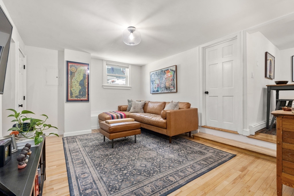 209 Bunker Hill St 1