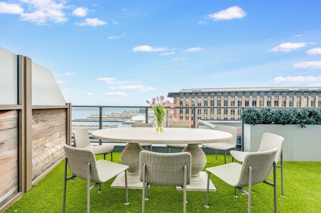 133 Seaport Blvd PH1C