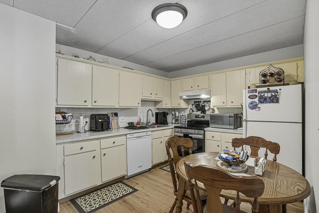 85 Commons Dr 210