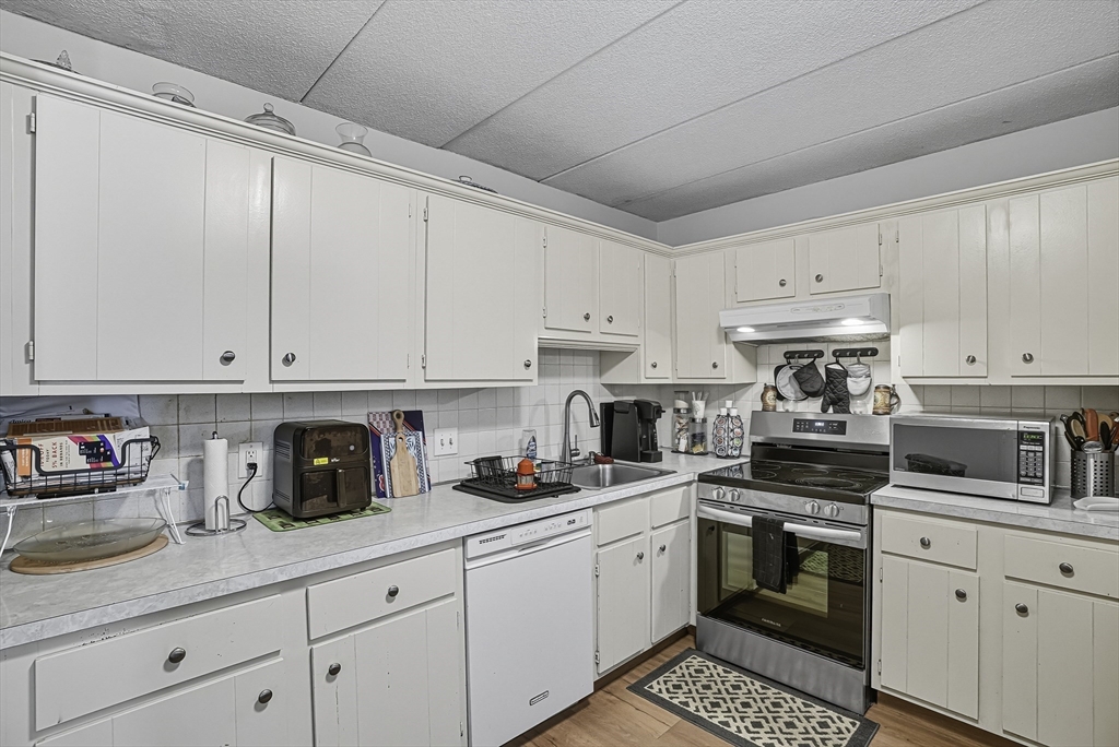 85 Commons Dr 210