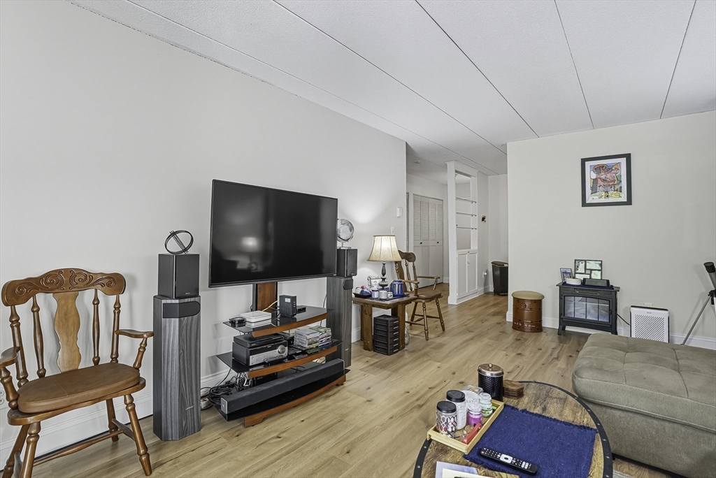 Shrewsbury, Massachusetts 01545, United States, 1 Bedroom Bedrooms, ,1 BathroomBathrooms,Residential,Active,217967