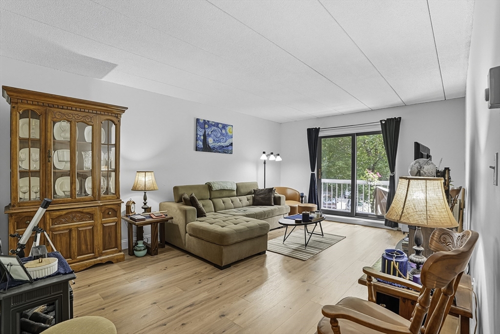 85 Commons Dr 210