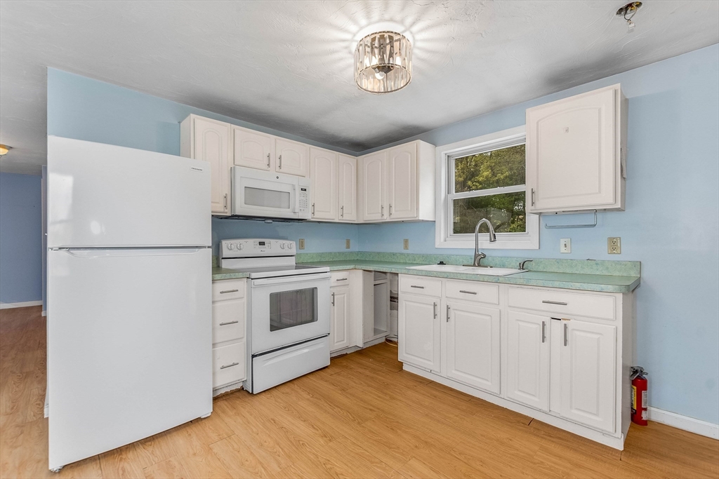 137 Eleanor Dr, Braintree, MA Photo #18