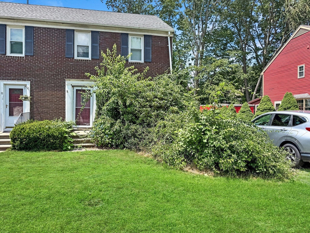 9 Riverbank Cir 9