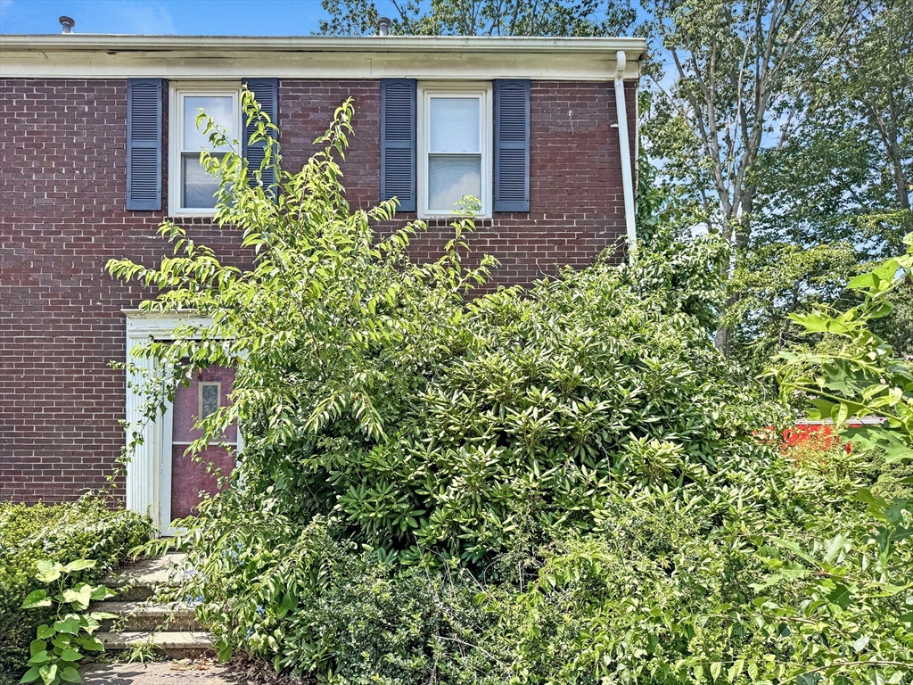 9 Riverbank Cir 9