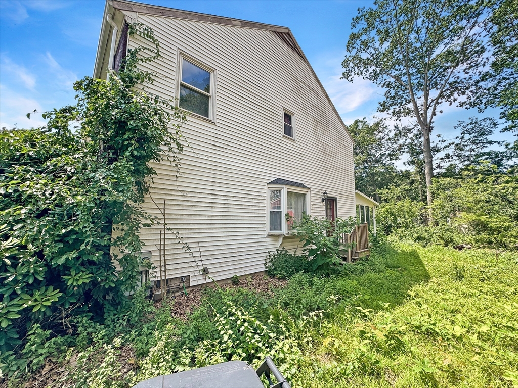 9 Riverbank Cir 9