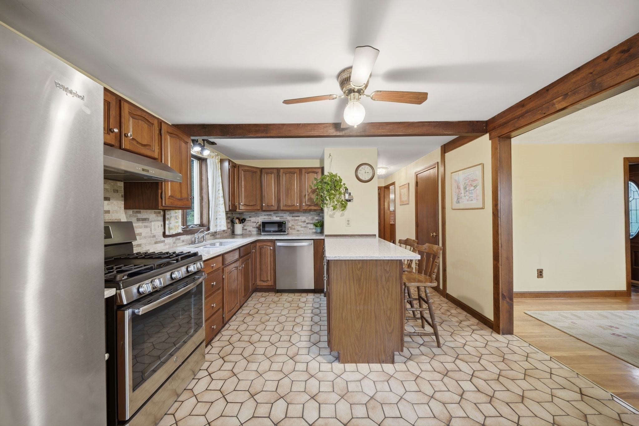 15 Regis Rd, Tewksbury, MA Photo #8