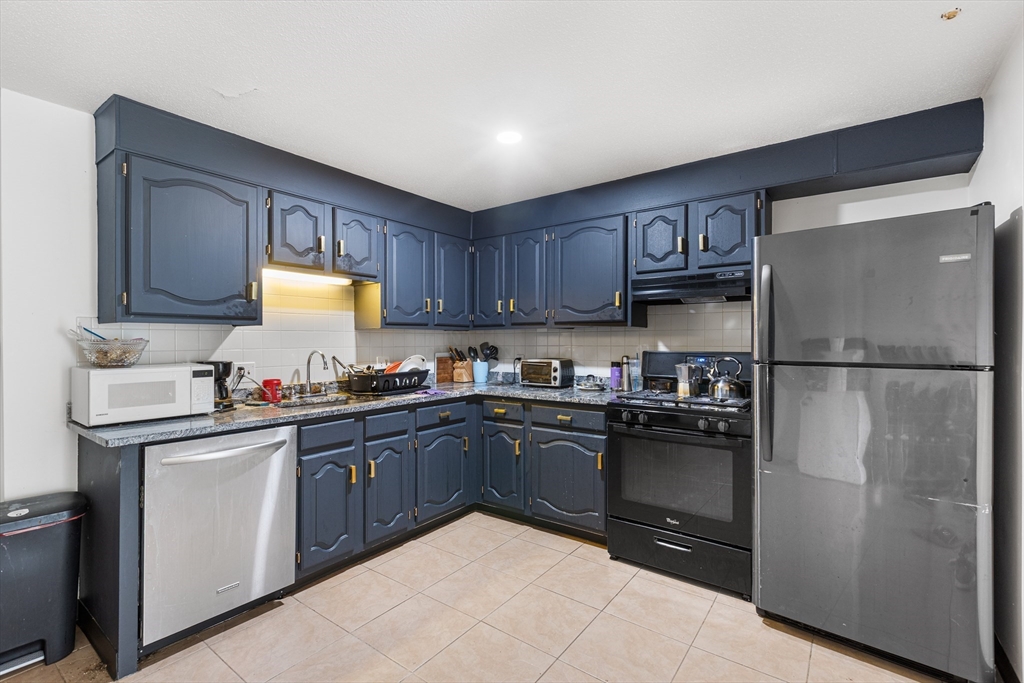 24 Inman St 23