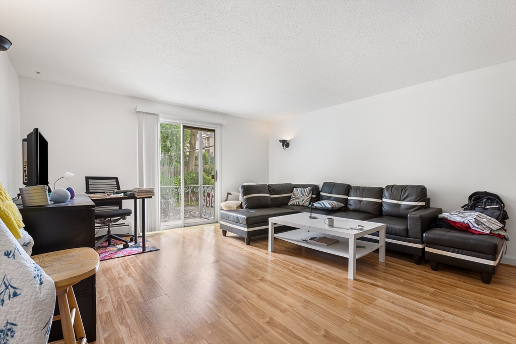 24 Inman St 23
