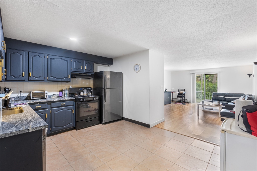 24 Inman St 23