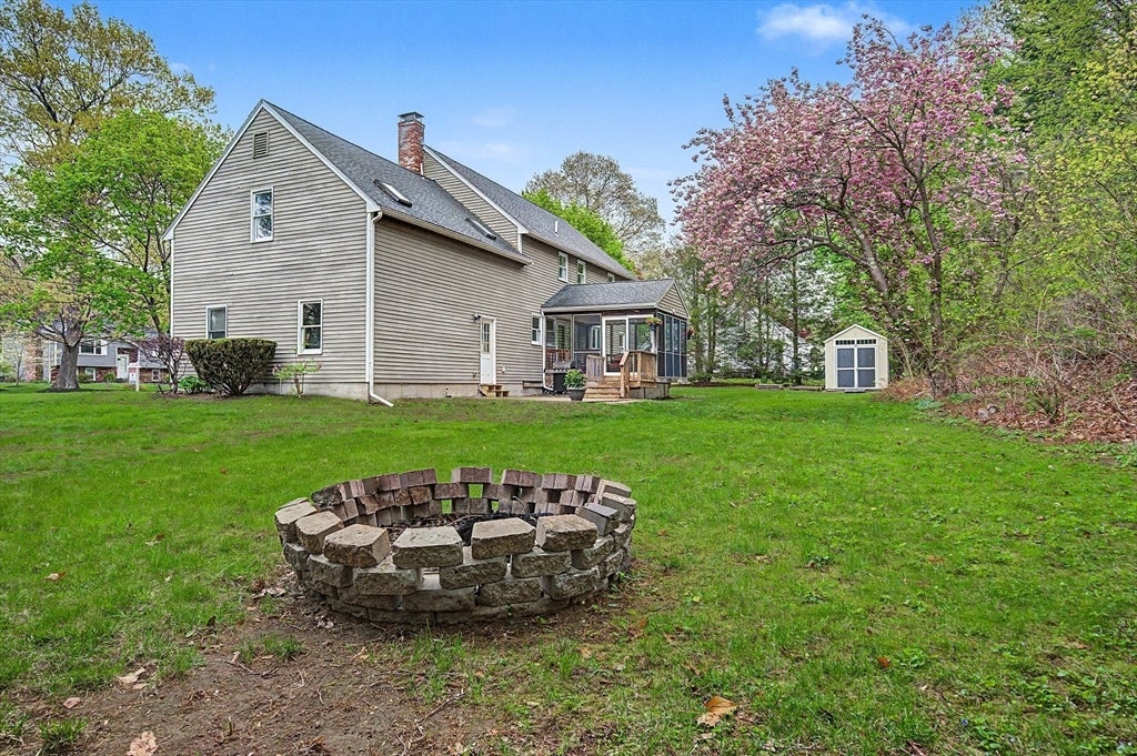 8 Thomas Dr