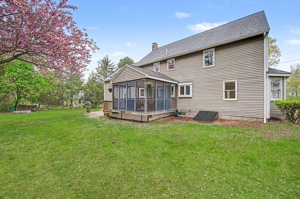 8 Thomas Dr
