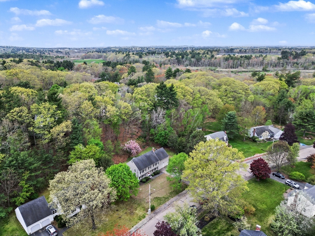 8 Thomas Dr