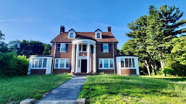 37 HARRISON ST, TAUNTON, MA 02780 - Image 49cf8fda08e8a1bdf1fa36d707fe332e/2139425441