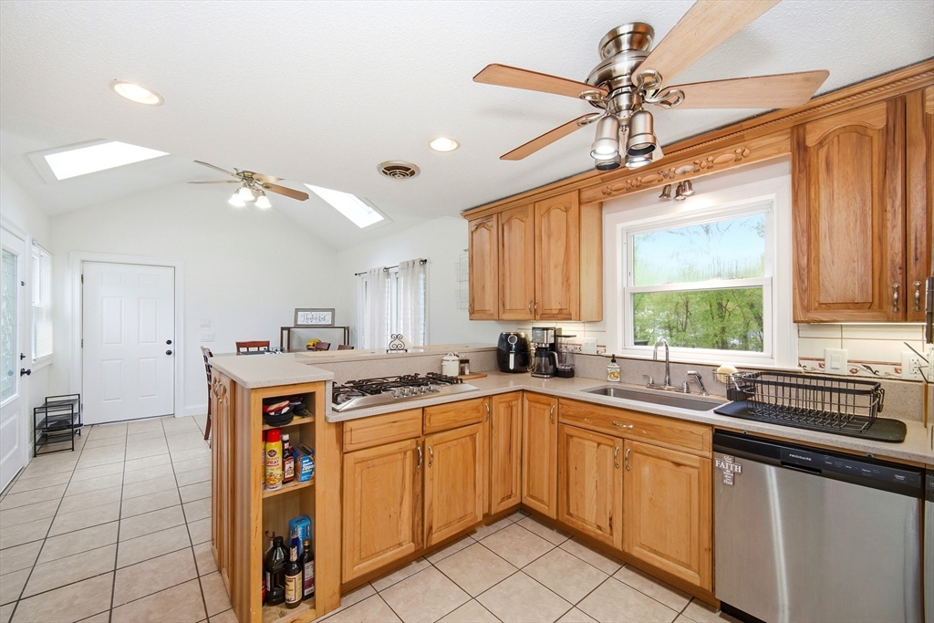616 Cooley St, Springfield, MA Photo #1