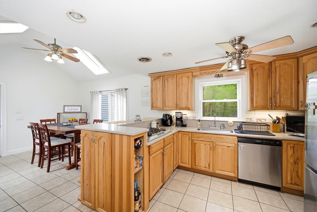 616 Cooley St, Springfield, MA Photo #5