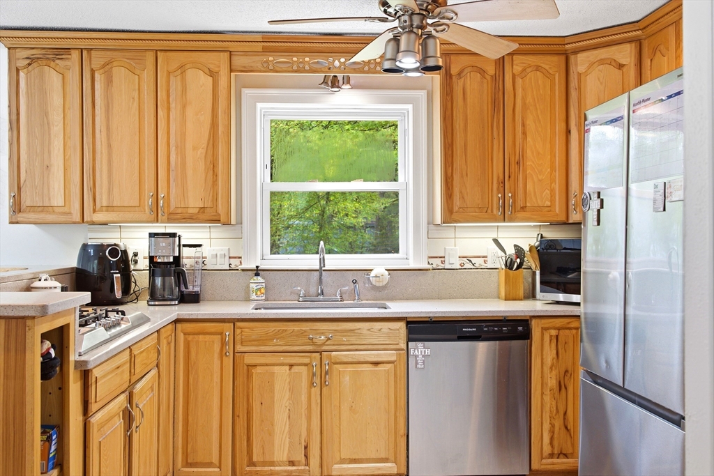 616 Cooley St, Springfield, MA Photo #9