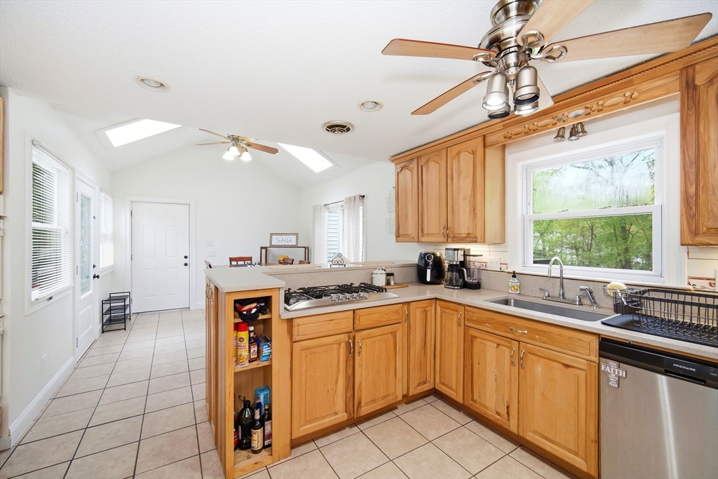616 Cooley St, Springfield, MA Photo #8
