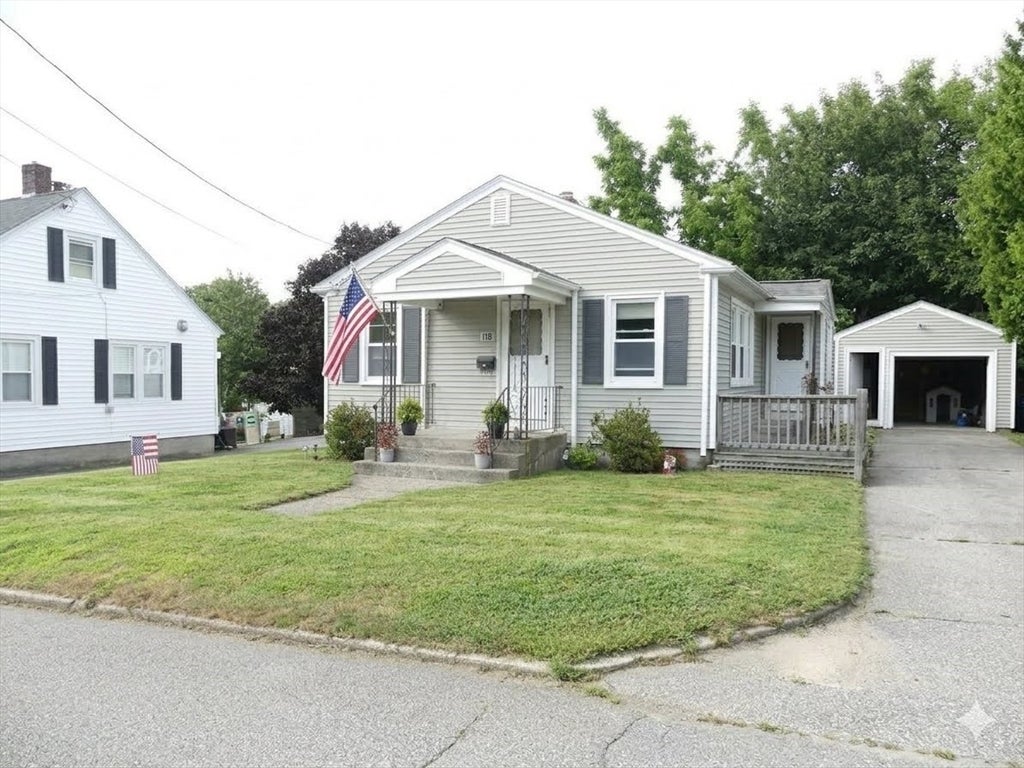 118 Randolph Ave, Tiverton, RI Photo #2