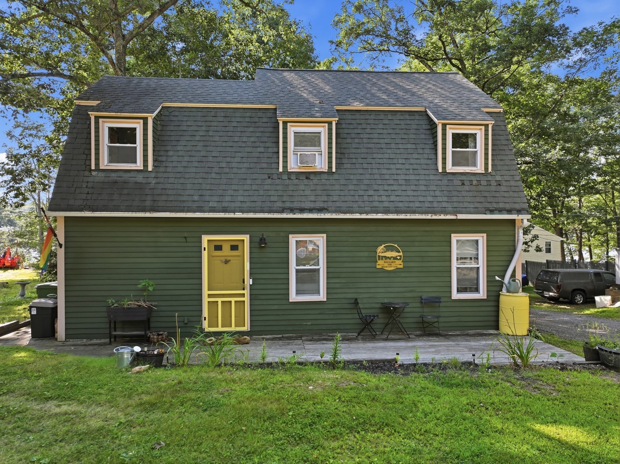 24 Briarcliff Ln