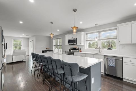 15 Spadina Warwick RI 02889