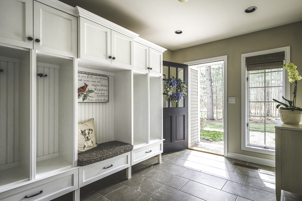38 Trowbridge Cir