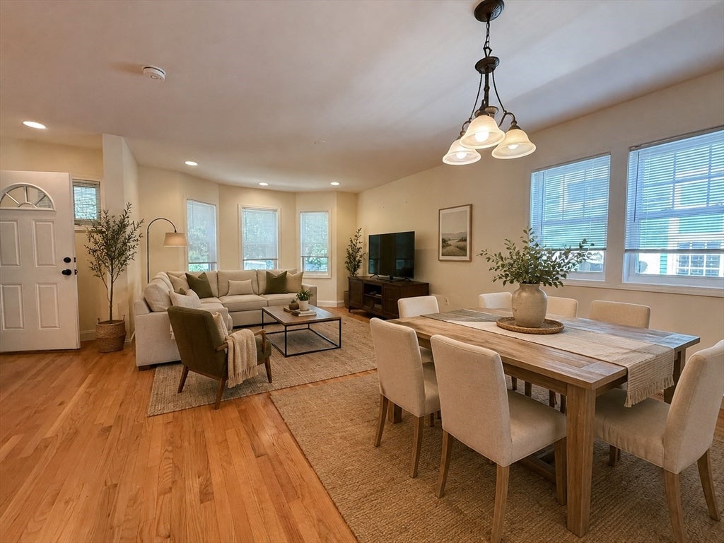 Click for 17 Tremlett St #1, Boston, MA slideshow Click for 17 Tremlett St #1, Boston, MA slideshow