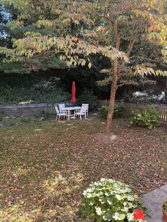 Cambridge, Massachusetts 02138, United States, 2 Bedrooms Bedrooms, ,1 BathroomBathrooms,Residential,Active,220816