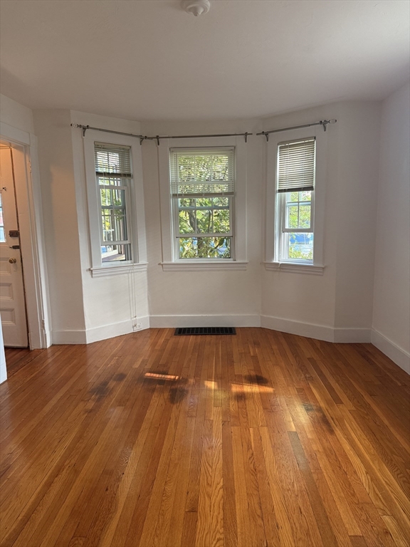 Cambridge, Massachusetts 02138, United States, 2 Bedrooms Bedrooms, ,1 BathroomBathrooms,Residential,Active,220816