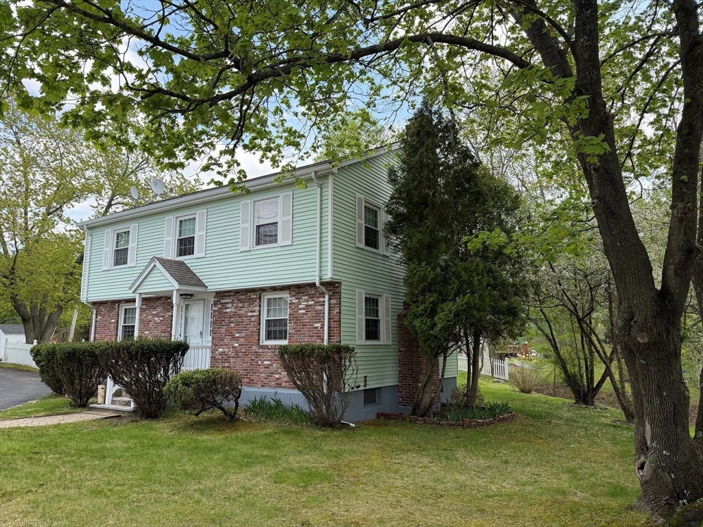 54 River St
